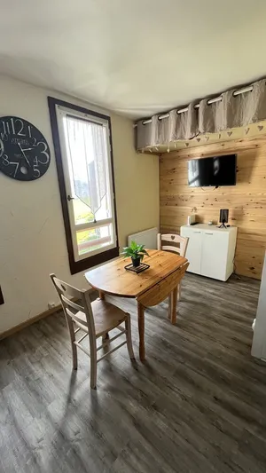 Image of 3-person studio at the foot of the slopes
