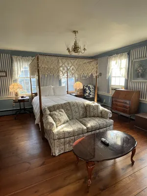 Image of Honeymoon Suite with Jacuzzi Tub in Historic Inn