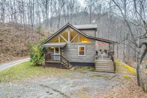 Image of Outstanding mountain home with firepit, fast WiFi, furnished deck, views & grill