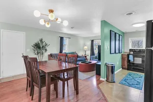 Image of Cozy 2 Bedroom Home Mins from Downtown Champaign