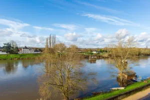 Image of Luxury apartment overlooking the River Loire, close to Château and restaurants.