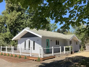 Image of Entire Home & Fenced Yard For Family & Pets