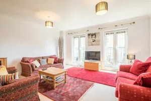 Image of Charming & Spacious House With FREE PARKING