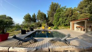 Image of Location de Vacances Avec Piscine Jardin et vue sur les Alpilles