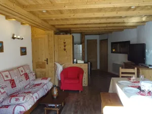 Image of Charming 3-room renovated apartment with terrace, 6 ppl., Bourg Saint Maurice