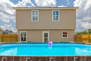 Image of Near Ft. Moore & Dwtn-Pool- The Moore House 1