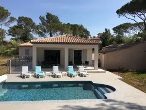 Image of Air-conditioned detached villa with secure\/heated swimming pool and large garden