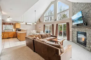 Image of Minutes to Downtown & National Forest Ash Lodge