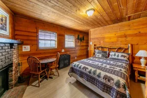 Image of Rustic & Charming - Cozy Hollow Lodge #6
