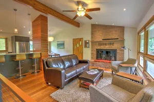 Image of Mid Century Home with a Modern Twist in Downtown. Proximate to Everything w\/AC!