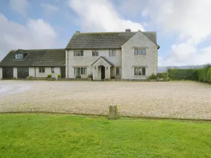 Image of Set in over 200 acres of working farmland with village amenities within easy walking distance.