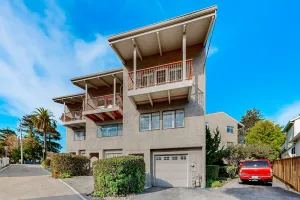 Image of Vibrant home with breathtaking views & convenient location