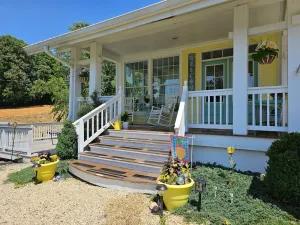 Image of \"Historical”Yellow Tea Cup Cottage,Farm setting,Spring H2O,WiFi, Knoxville area