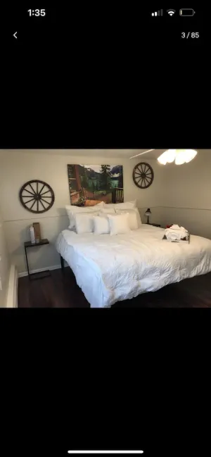 Image of Large 5 Bedroom Home King Bed