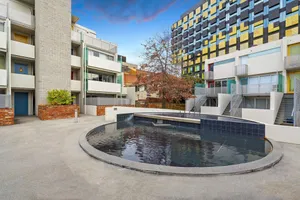 Image of King Bed Living in Heart of the CBD, With Parking