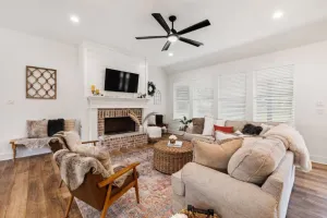 Image of Cozy, sassy & fun! NEW modern farmhouse!!