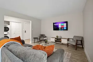 Image of Sunlit Modern Unit | Cozy, Clean & Convenient