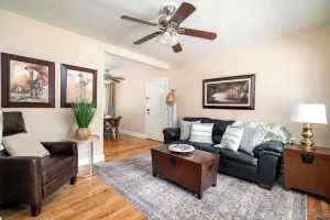 Image of 2B1B Steps from the Golf Course, Historic Downtown