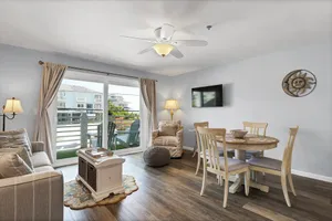 Image of Sandpeddler Suite 102 W\/ King Bed