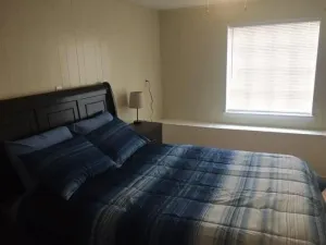 Image of Comfortable 3 bedroom close to Base Sleeps 6