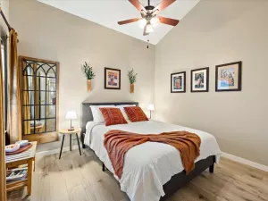 Image of Artist's Tower Townhome Just Renovated w Loft
