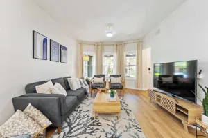Image of NEW! 10-min to Downtown | LCP Collection