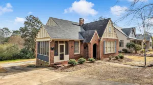 Image of 102 year old historic home in quiet park district comfy and quiet