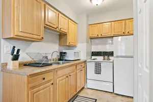 Image of Studio in the Heart of Lakeview Bustling Location