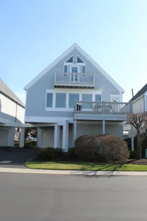 Image of AMAZING! 4Bed\/3Bath Water's Edge Beach House with Pool and Hot Tub!