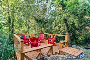 Image of Cabin-king master, 2 bath, private loft w\/ queen & twin,  HOT TUB, flat driveway
