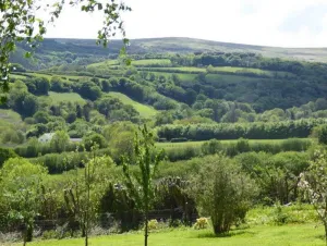 Image of Walkers Retreat with garden and views