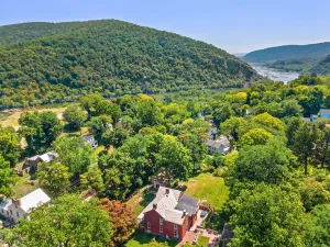 Image of White House Inn - Historic Home in Harpers Ferry!
