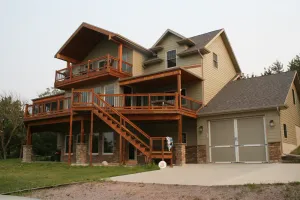 Image of Spacious 3 Story, Family Friendly Lake View Home.
