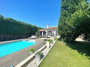 Image of Air-conditioned villa with swimming pool Saint-Rémy de Provence