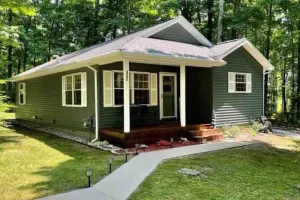 Image of 3- Bedroom cottage near Pleasant Lake in Cadillac