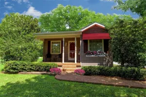 Image of Adorable Cottage!  Everything!  WiFi, Kitchen, Jacuzzi, NO Cleaning Fee!!!