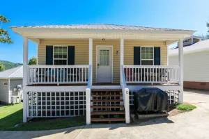 Image of Home #13 Decks Docks FlipFlops(No Pets)