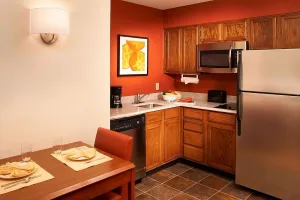 Image of Your Relaxing Getaway Awaits! Outdoor Pool, Pets Allowed, Free Breakfast!