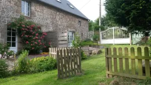 Image of Granite farmhouse between sea and bocage