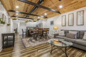 Image of Cozy 3br downtown red door house