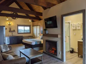 Image of Treasure Chest - Deluxe King Suite with Fireplace, Pet Friendly
