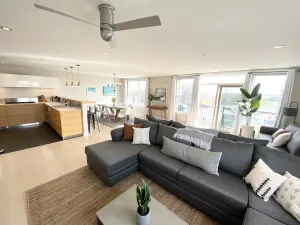 Image of Marina View\/Rooftop deck! Walk to Silver Beach\/downtown! 2 Restaurants nextdoor