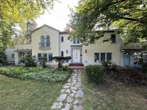 Image of Entire 6 bedrooms Spanish Villa for Weekly Rental