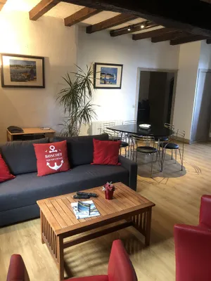 Image of 54m2 apartment in historic center with sea view