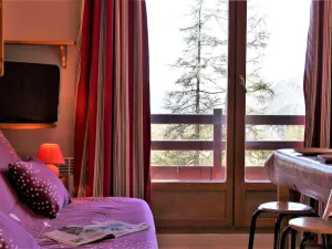 Image of Quiet studio cabin, ski-in\/out, sleeps 4 - Risoul 1850