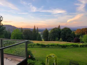 Image of Rooftop Aerie - Amazing views, private, immaculate and comfortable home
