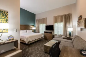 Image of King Studio w\/ Kitchen. Free Breakfast. Outdoor Pool.