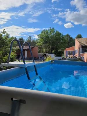 Image of Country house at the foot of the Luberon