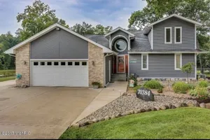 Image of Perfect Vacation Home! 2 Master Suites! Game Rm Arcade Fish Kayak 15 Mins to ND