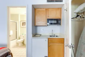 Image of Community Pool & Tennis Court: Myrtle Beach Condo